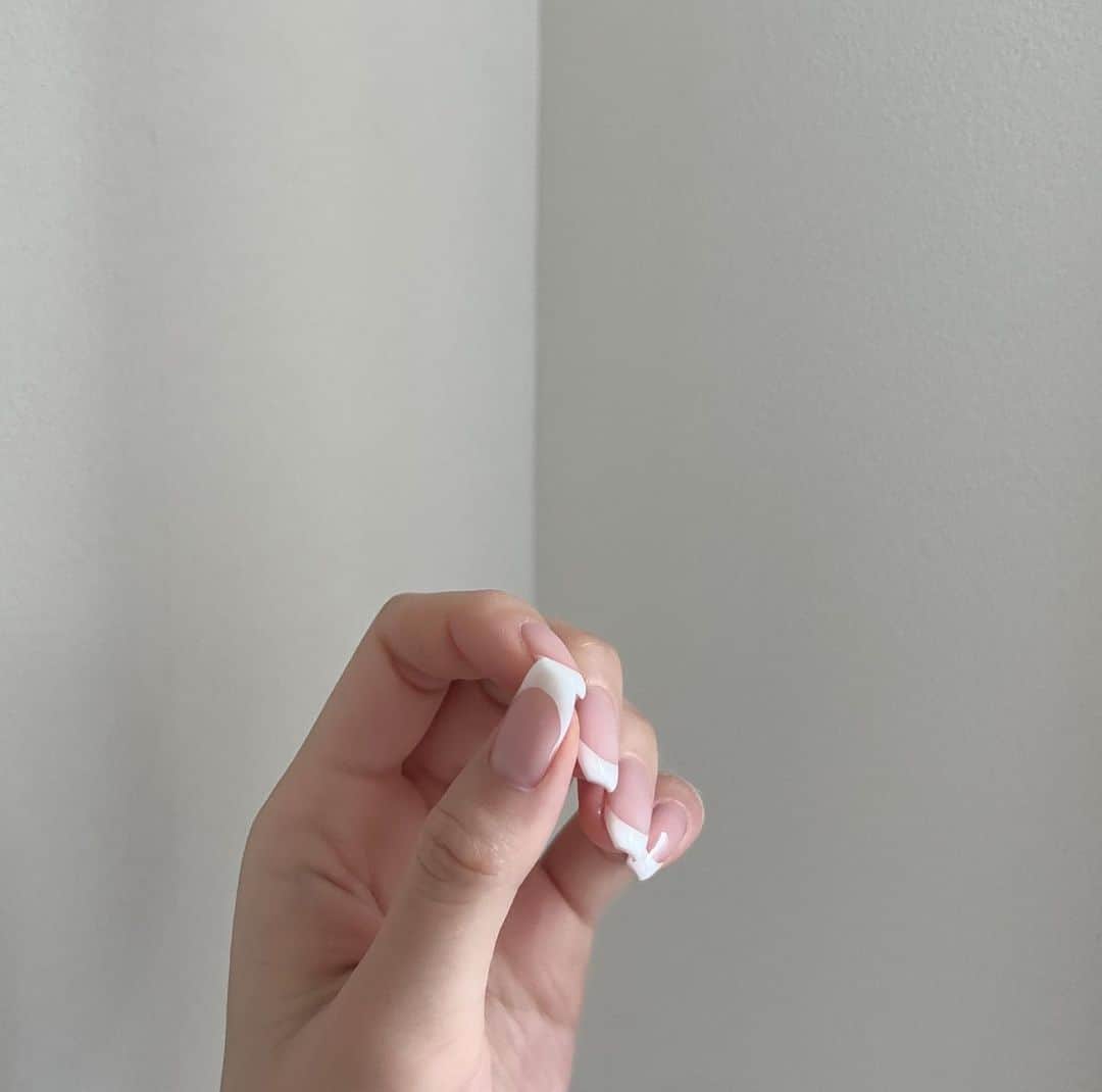 よねいはるかさんのインスタグラム写真 - (よねいはるかInstagram)「今月の new nail 🌸♡  久しぶりにフレンチネイル やっぱり可愛い〜.. 何度もみちゃう。  マオさんのデザイン大好きです。💅🏻  #yh__nail」3月10日 16時19分 - rabbit____2
