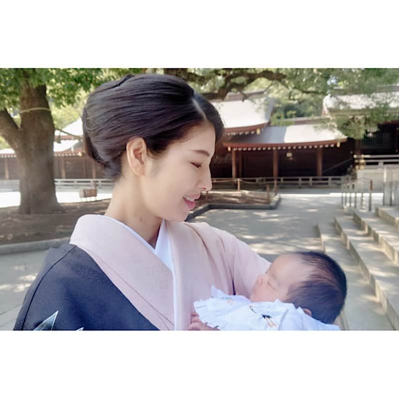 日高大地さんのインスタグラム写真 - (日高大地Instagram)「先日、初宮参りへ👶🏻🍼 無事に産まれてきてくれたお礼と、これからも心身共に健康に幸せに過ごせますようにと✨ 母になり1ヶ月。 日々コロコロと変わる表情と仕草の一つ一つに数えきれないくらいの幸せをもらってます。 愛おしいの大爆発です☺️💥 これからも健やかに成長しますように🍼🍼」3月10日 16時29分 - yoko92hidaka