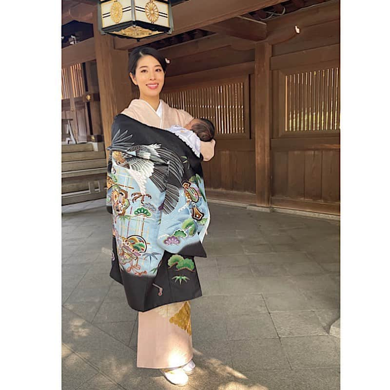 日高大地さんのインスタグラム写真 - (日高大地Instagram)「先日、初宮参りへ👶🏻🍼 無事に産まれてきてくれたお礼と、これからも心身共に健康に幸せに過ごせますようにと✨ 母になり1ヶ月。 日々コロコロと変わる表情と仕草の一つ一つに数えきれないくらいの幸せをもらってます。 愛おしいの大爆発です☺️💥 これからも健やかに成長しますように🍼🍼」3月10日 16時29分 - yoko92hidaka