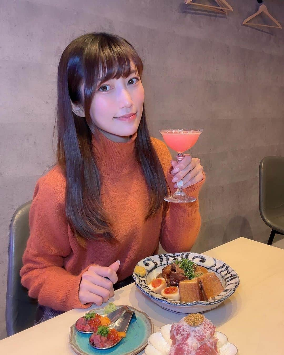 板野優花さんのインスタグラム写真 - (板野優花Instagram)「🍴大阪・八尾 ブギウギOSAKA さん @boogiewoogie_osaka  近鉄八尾駅から徒歩5分圏内🚶‍♀️ ・ 八尾にめちゃくちゃオシャレな居酒屋さんがあって インスタ映え抜群だったので紹介するねー🥰 ・ 今回はイチオシのメニューを頂いて その中でも特にどて煮が美味しかった✨ 2人でちょうどいいくらいのサイズだけど 全然1人で食べ切りたいくらいの美味しさ😂 ・ どのお料理も本当に美味しかったから 映えだけじゃなく味にも満足したい方に オススメの八尾グルメでした👏💕 ・ #ブギウギOSAKA #近鉄八尾 #大阪飲み屋 #大阪グルメ #近鉄八尾グルメ #八尾居酒屋 #関西グルメ巡り #八尾グルメ #グルメ巡り好きな人と繋がりたい  #関西グルメ #おいしいもの好きな人と繋がりたい #飲み活 #おすすめ居酒屋 #グルメ女子」3月10日 16時36分 - yuka_itano