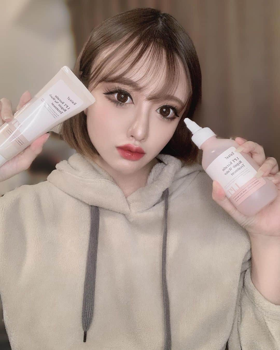 立華えれなのインスタグラム：「韓国ヘアケアブランド🇰🇷の #ダリーフ さんから #トリートメント 頂きました‎🤍 ̖́- 香りもいいし本当サラサラになるよん💓 ブリーチやパーマによる超ダメージ髪の方に おすすめらしい◝(⑅•ᴗ•⑅)◜..°♡ . 私も毎回使ってる🤣✊🏻❤️‍🔥 . #ダリーフ #ダリーフlpt #韓国ヘアケア #商品提供 #pr #さら艶髪 #韓国ブランド #可愛い #サラサラ #パジャマ女子」