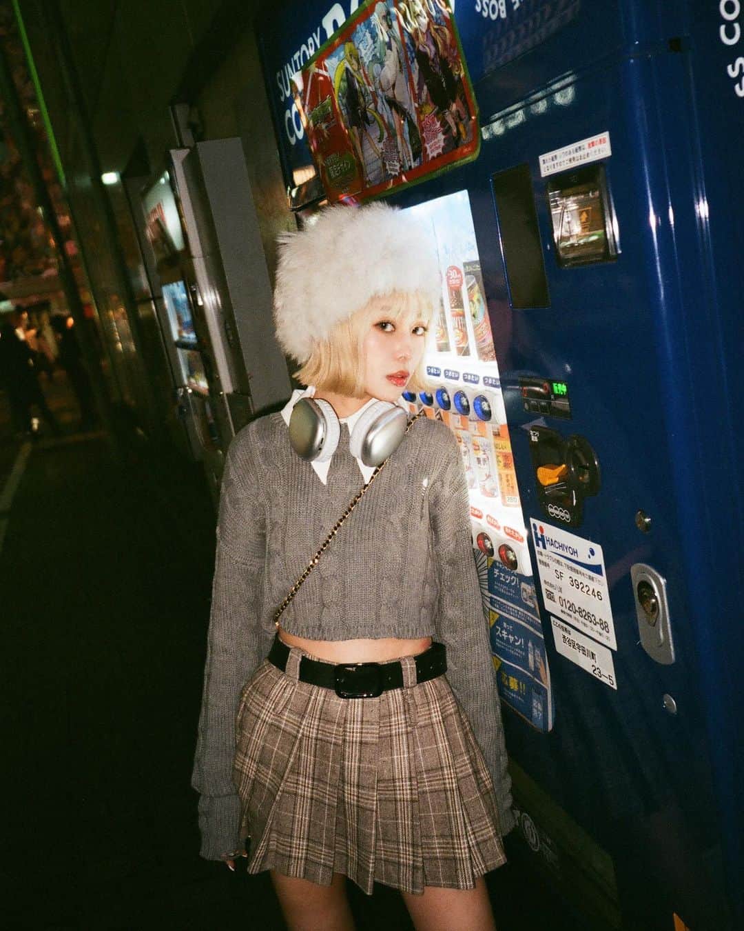 チン・ハクシンさんのインスタグラム写真 - (チン・ハクシンInstagram)「我發現日本女生都沒有在怕冷的 路上超多穿短裙😂  📷/ @miaomixu」3月10日 17時19分 - hsin.n