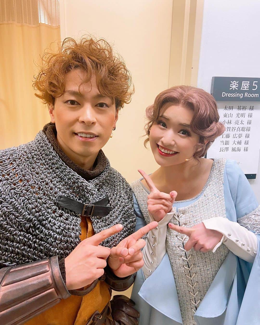 小南満佑子さんのインスタグラム写真 - (小南満佑子Instagram)「.  #キングアーサーミュージカル   殺陣や佇まいが騎士そのもの、 お芝居に対してどこまでもストイックな 亮太くんガウェイン⚔️  弟想いでチャーミングで ユーモアたっぷりのお芝居が とっても素敵なミツさんケイ⚔️  アーサーへの愛に溢れたお父さんと キレキレのダンスが格好良い、 まーくんアントール⚔️  御三方とも初共演でしたが、 沢山の学びを頂き感謝です✨  また御一緒させて頂けますように✨  . .  .  演出 オ・ルピナ 出演（Wキャスト五十音順） アーサー ： #浦井健治 メレアガン： #伊礼彼方／#加藤和樹  ランスロット： #太田基裕／#平間壮一 グィネヴィア： #小南満佑子／#宮澤佐江 ガウェイン： #小林亮太 ケイ： #東山光明 マーリン： #石川禅 モルガン： #安蘭けい  #キングアーサー　 2023年1月　新国立劇場中劇場 2023年2～3月　群馬、愛知、兵庫公演  .  ／ 📲小南満佑子オフィシャルファンクラブ 『Mayuko The World』会員募集中🌏✨ プロフィール欄のURLから簡単にご登録頂けます。 是非"YOU-RUN"(会員名)になって応援お願いします！ ＼  #japan #japanese  #singer #opera #musical #concert #live #actress #drama #movie #mc #artist #女優 #表現者 #歌手  #ホリプロ」3月10日 17時20分 - mayuko_kominami.official