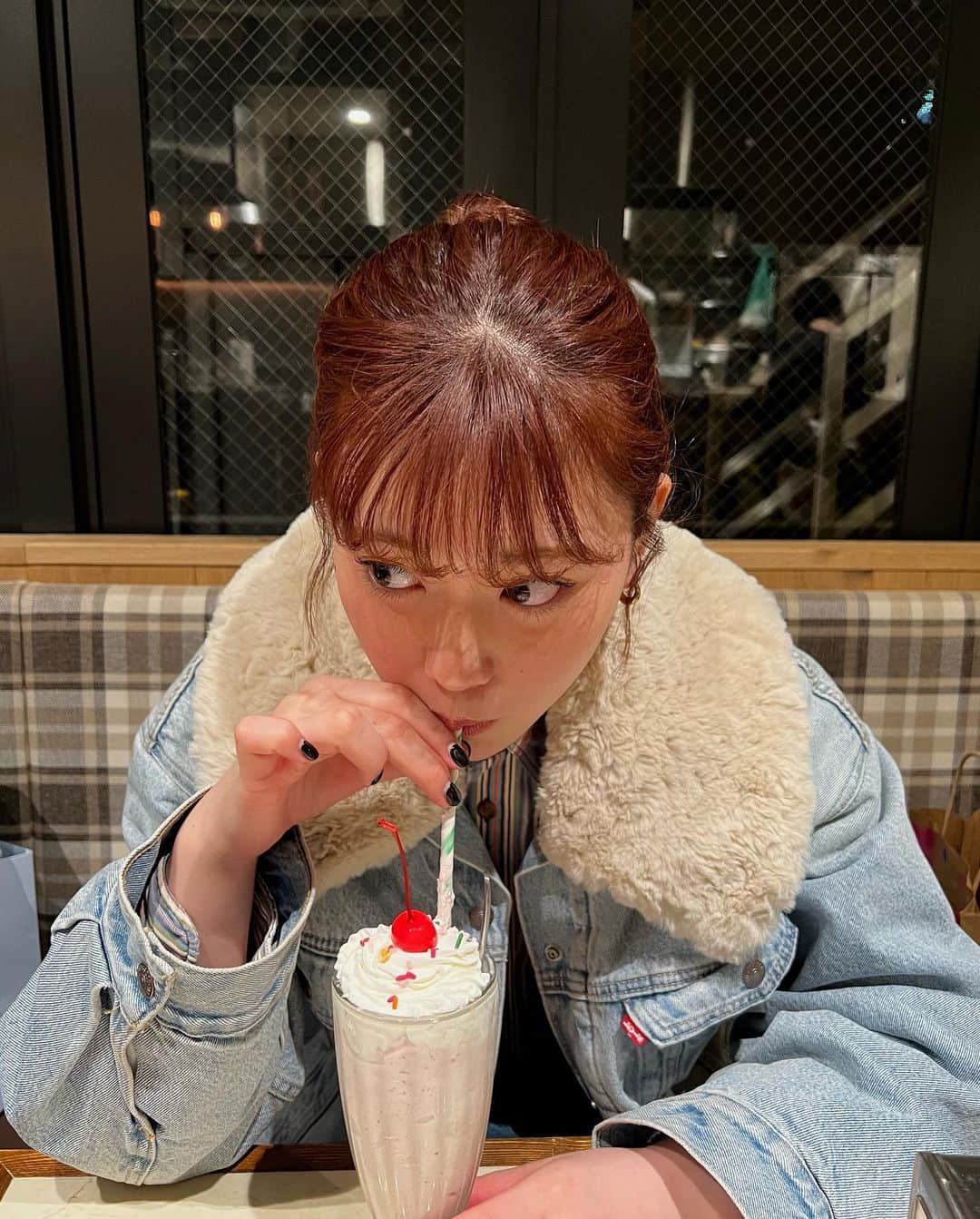 伊藤純奈のインスタグラム：「🧁🥧🍩」