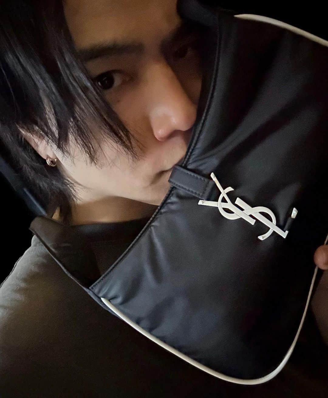 のインスタグラム：「thank you❤︎ @ysl  beautiful gift❤︎ LE 5 À 7 CROSSBODY BAG #サンローラン  #ysl #SaintLaurent」