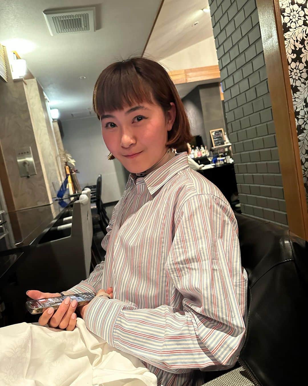 村上佳菜子のインスタグラム：「🌻🌻🌻 お酒を飲むと顔がトマトみたいに真っ赤に なります。🍅  好きなお酒は、 日本酒🍶ナチュールワイン🍷テキーラ🥃 です。 (久玄達のトマトサワーも🍅🫶🏻) . . . #お酒好き　でも #食べる方が好き #箱根温泉 #フレンチ」