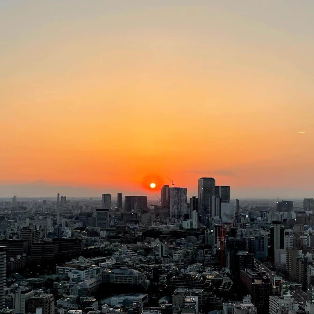 尾花貴絵さんのインスタグラム写真 - (尾花貴絵Instagram)「🌆 . A picturesque sunset.  うっとり🥹🥹🥹✨ . . #landscapes #view #beautiful #bestphotos #romantic」3月10日 17時58分 - kie_obana_