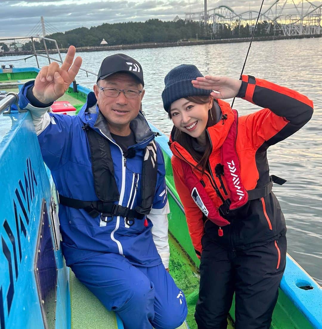 のインスタグラム：「・ ⁡ 情報解禁です💕 ⁡ DAIWA船最前線動画が更新されました😆✨ ⁡ ⁡ ついに、ついに発売となりました‼️ ⁡ マゴチファン待望の【極鋭マゴチ216】を使用して、一之瀬丸さんでマゴチ釣りに挑戦してきました😁✨ 田渕テスターとご一緒させていただいてます〜🎵 ⁡ とにかく軽い‼️そして感度がスゴイ‼️ サイマキが魚から逃げているその動きまで手に伝わってくるようです🥺✨ ⁡ まさに「軽さは感度」‼️ ⁡ ⁡ 新しい【極鋭マゴチ216】 ぜひ、沢山のマゴチファンの皆様に使っていただきたいです😆💕 ⁡ 船最前線動画、ぜひご覧くださいね🎵 ⁡  https://youtu.be/5rs7cy8ARjk  ⁡ ⁡ ⁡ ⁡ #釣りガール  #釣り女子  #釣りたガール  #釣りモデル  #釣り女  #道産子アングラー  #釣り好き  #船釣り  #海釣り  #釣りが好き #オフショア #釣り好きと繋がりたい #釣り好きな人と繋がりたい  #fishinggirl #DAIWA #ダイワ #船最前線 #田渕雅生 テスター #富士村彩花 #マゴチ #マゴチ釣り #エサマゴチ #サイマキ #マゴチのいる生活 #マゴチライフ #マゴチといっしょ」