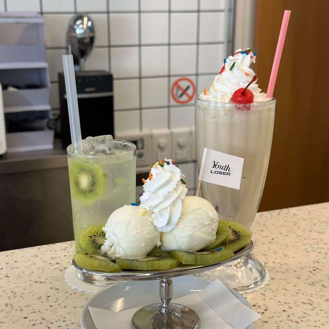 KEIさんのインスタグラム写真 - (KEIInstagram)「🥝 🧁 🍨 🏝 🥄 🏃🏻 Youth Loser Dinerいよいよ明日が最終日！ 本当に本当にたくさんの方々に1週間という短い期間でしたが来ていただきありがとうございました🙇🏻✨ 日本で1番大好きなアイスクリーム屋さんとのコラボ！本当に夢だった理想のカフェが再現出来て幸せでした💫 明日が最終日は本当に勿体なすぎるけど皆様最後まで楽しんでください！ #youthloser #bigbabyicecream #youthloserdiner」3月10日 18時49分 - keis_gram