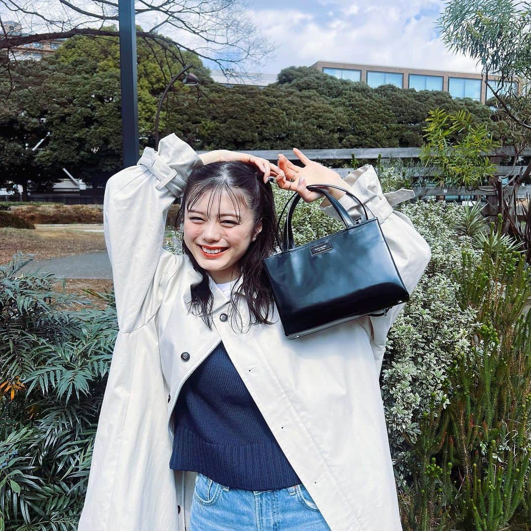 紺野彩夏のインスタグラム：「春のニューバッグ☺︎ #katespadejapan  #ケイトスペードアドベンチャー #サムアイコン  @katespadejapan   #pr」