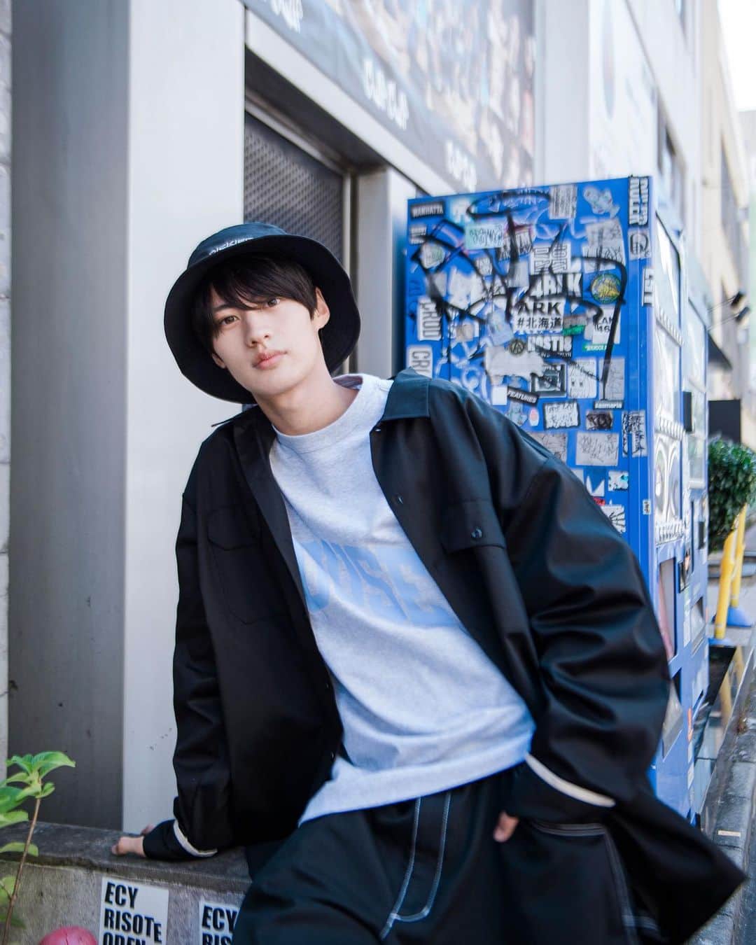 のインスタグラム：「お知らせ⋆͛📢⋆ですっ  この度Dickies 2023 SUMMER SPRING のモデルをさせていただきました！🥳🙇‍♀️  僕自身大好きなブランドさんなのでほんと嬉しい気持ちでいっぱいです！🙌これからの季節さわやかに来て欲しいですし、スケボーは僕始めてみたいなと思っていたところなのでこの洋服をきて始めたいと思います！😊  最後に僕達がルックビジュアルを使用した先行POPUPが Right-on(ライトオン)池袋店さんで、なんと😳3月17日(金)～3月26日(日)まで開催されることになりました❕㊗️  またPOPUP期間はディッキーズのステッカーなどがGetできるノベルティプレゼントもありますのでぜひ✨私たちの未公開ビジュアルのパネルなどもあるみたいですよ🤫🤭  詳しくはこちらのアカウントに載っているのでぜひチェックしてみてください！👀✨  ＠righton_pr ＠righton_tokyo  #streetlike #Dickiesworkwear #Dickies #ライトオン」