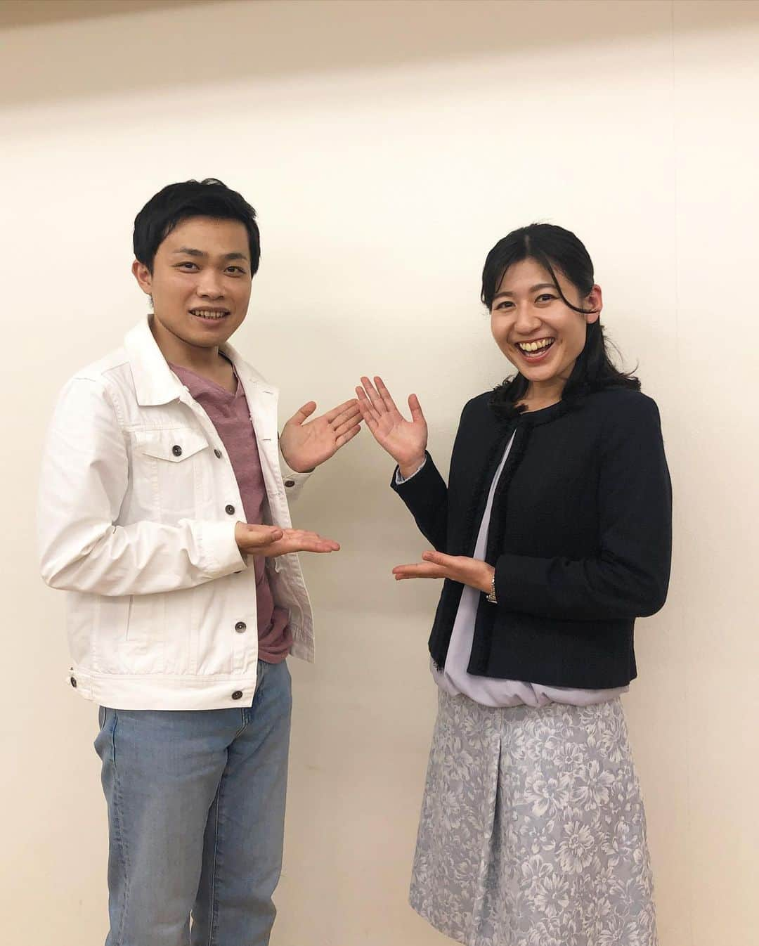 北口麻奈さんのインスタグラム写真 - (北口麻奈Instagram)「とある企業さんの動画撮影で、藤本幸利さん＆井之上祥太さんとご一緒させてもらいました❗️ お久しぶりに藤本さんのモノマネも見られて楽しい現場に☺️ 和気あいあいの雰囲気で、2時間巻きで撮影が終了❣️ 完成が楽しみです✨ それにしても、撮影前の１枚目と撮影終わりの２枚目で全然表情が違う💦 #藤本幸利　さん #井之上祥太　さん」3月10日 19時10分 - asana_kitaguchi