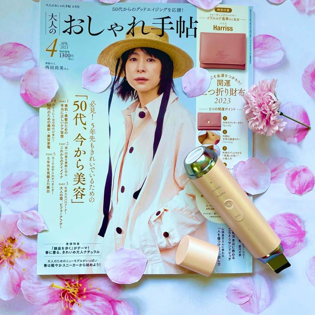 COSBEAUTY(コスビューティー)のインスタグラム：「桜の色めきと共に気分まで華やぐ季節の到来🌸  透明感、肌ざわり、「プラズマ美顔器RISER１」を使う度に「本来の肌力」が目覚める感覚。  オゾン大丈夫？痛くない？クリニックのプラズマ機器とどう違うの？  購入前に解消したい＆確認したいことありましたら是非直接DM下さい🌸  柔らかくて、優しくて、フレッシュな季節に向けて、 素肌にそのまま充てるだけのプラズマ美容スタートしませんか？  【メディア掲載情報】 大人のおしゃれ手帖4月号　「５０代のための最新・美容家電」にご紹介頂きました。是非ご覧下さい。  #cosbeuty #コスビューティー #大人のおしゃれ手帖 #大人のおしゃれ#桜」