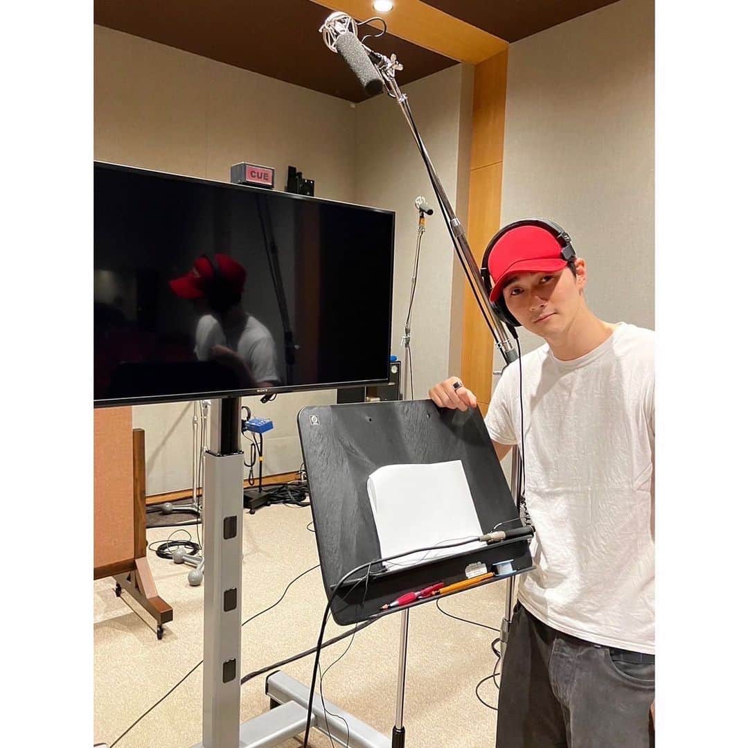 のインスタグラム：「今日はNetflixゾン100のアフレコでした！ 皆さんに早くお届けしたい！  How's it going, everyone? This is a snapshot of me post-recording "Zom100"(NETFLIX movie) It's a piece of work that means a lot to me,  so I can't wait to have you see it! I'd be so happy to hear your comments on it. I'll let you know the details when it's ready! Have a great day.  #ゾン100 #NETFLIX  #オフショット #栁俊太郎 #柳俊太郎 #Zom100 #postrecording #snapshot #ShuntaroYanagi」