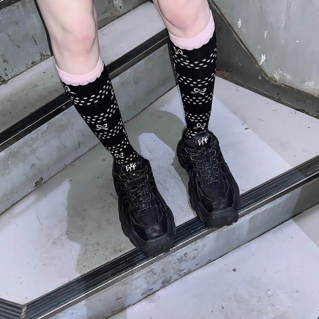 謝花南のインスタグラム：「🎀🖤」