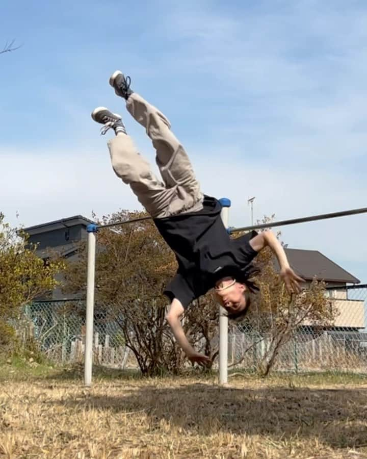 山本華歩のインスタグラム：「1 or 2? It was nice solo training.  #パルクール #parkour #tooshort」