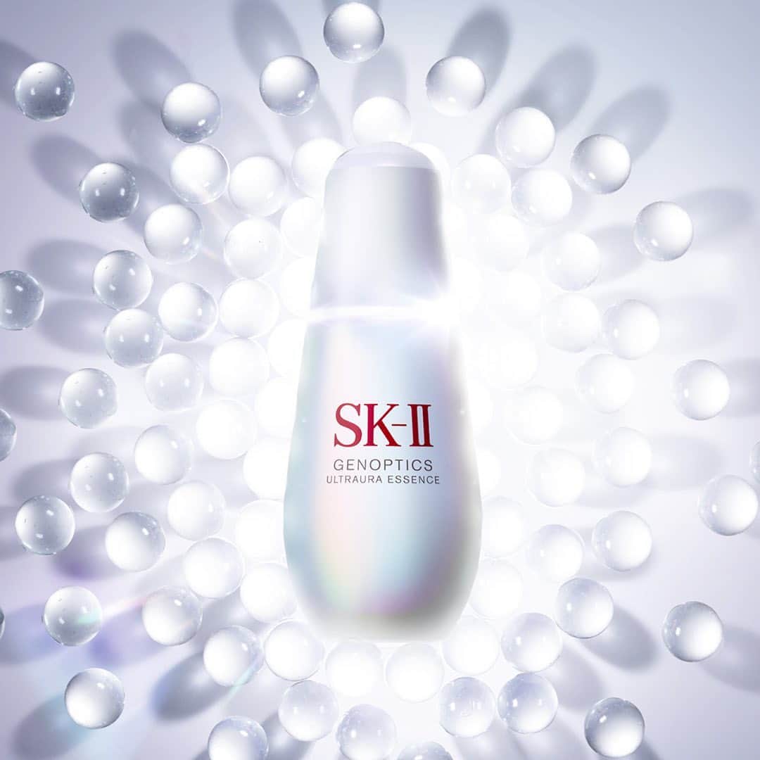 SK-II's Official Instagramのインスタグラム：「The next generation of SK-II’s iconic GenOptics series is here.   Powered by a proprietary blend of SK-II PITERA™, SDL PRO, and White Lotus Complex, you can now unleash your ultimate aura from inside out.   SK-II GenOptics Ultraura Essence now in stores.  #PITERA #SKII #100CaratAura 💎」