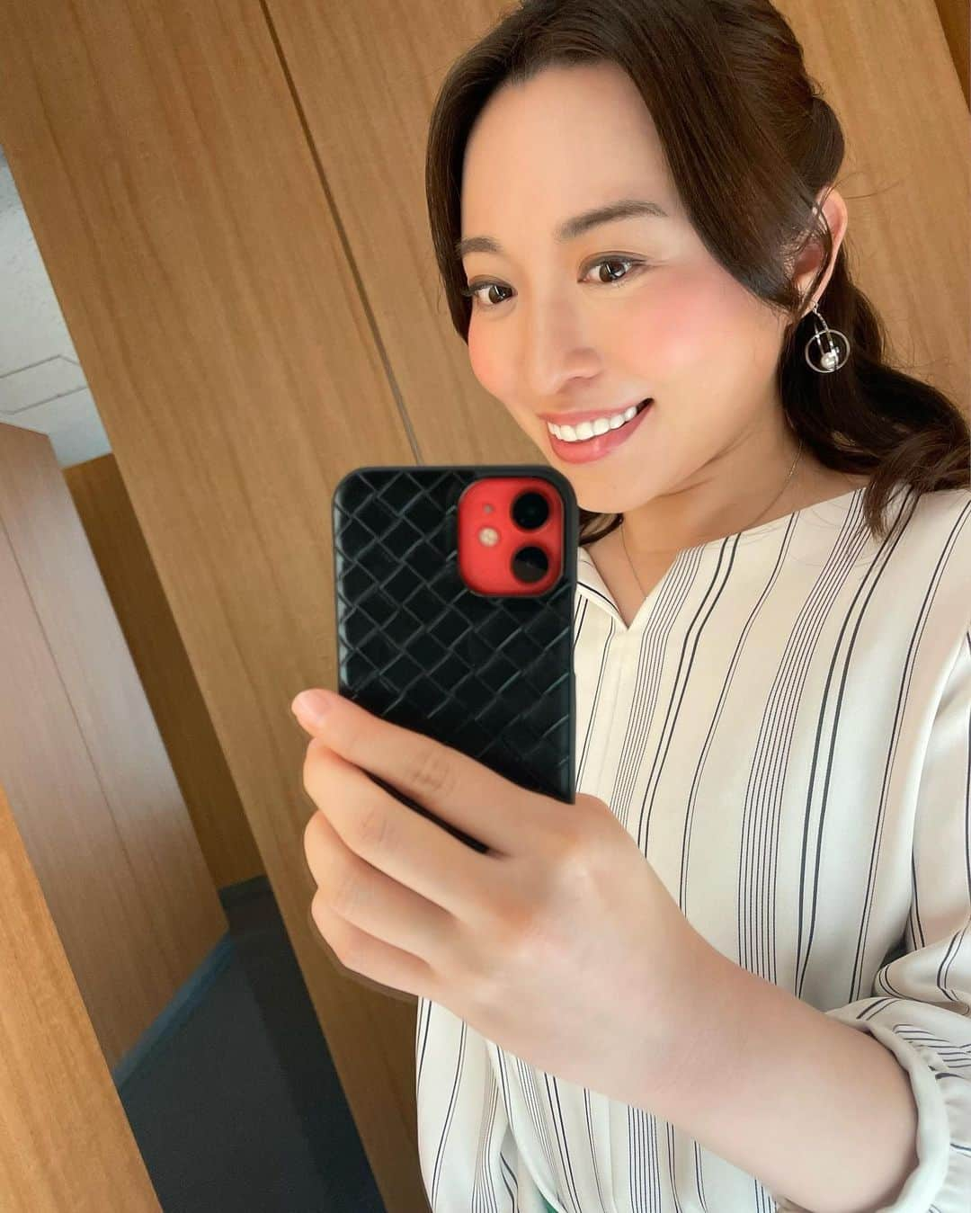 佐々木真奈美さんのインスタグラム写真 - (佐々木真奈美Instagram)「インスタ大変おさぼりしておりました…。ここ最近の出演衣装を投稿します👗 イヤリングは全てスリーコインズか100均で買ったものばかり！ 秘密にしたいくらい可愛いものが多いんです💍 #アナウンサー #アナウンサー衣装 #アナウンサーコーデ」3月10日 19時55分 - manami_sasaki_official