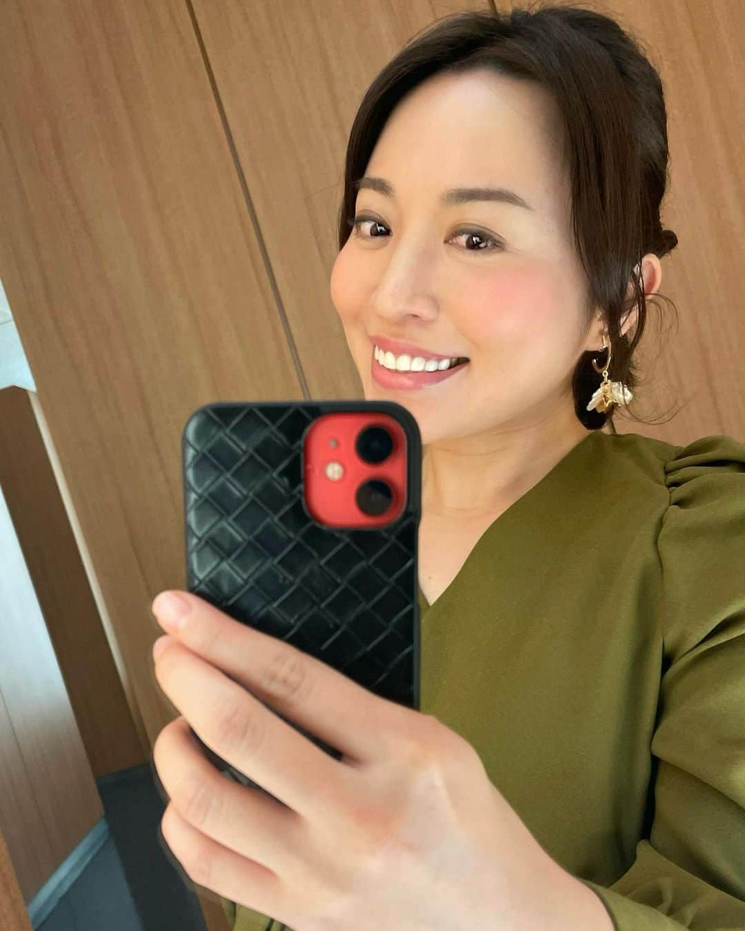 佐々木真奈美さんのインスタグラム写真 - (佐々木真奈美Instagram)「インスタ大変おさぼりしておりました…。ここ最近の出演衣装を投稿します👗 イヤリングは全てスリーコインズか100均で買ったものばかり！ 秘密にしたいくらい可愛いものが多いんです💍 #アナウンサー #アナウンサー衣装 #アナウンサーコーデ」3月10日 19時55分 - manami_sasaki_official