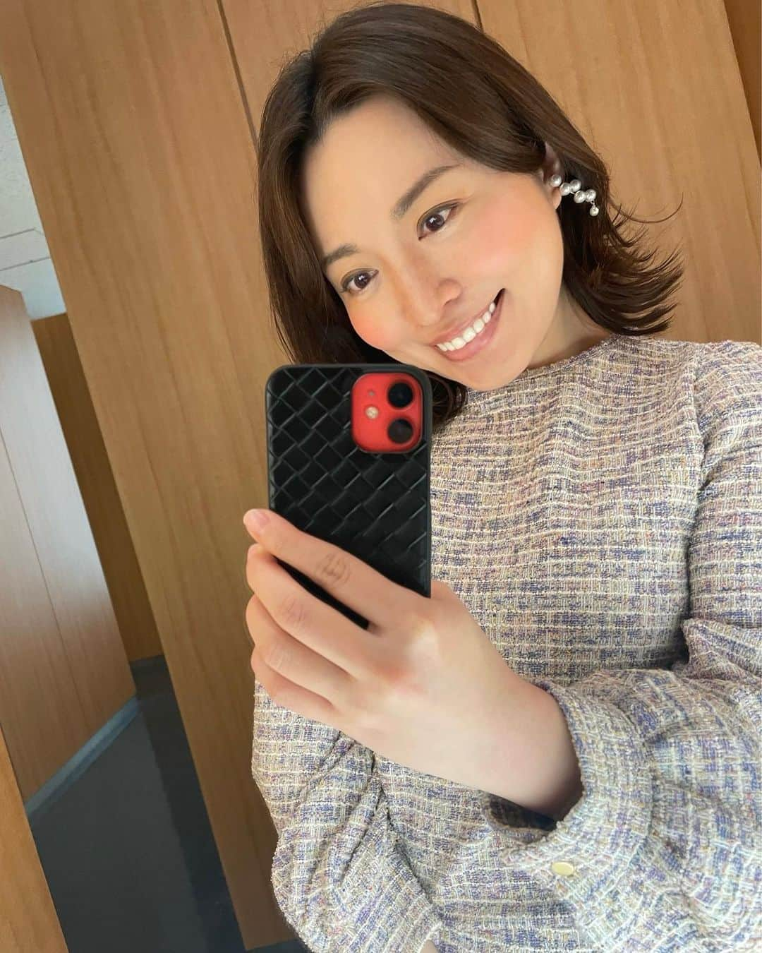 佐々木真奈美のインスタグラム：「インスタ大変おさぼりしておりました…。ここ最近の出演衣装を投稿します👗 イヤリングは全てスリーコインズか100均で買ったものばかり！ 秘密にしたいくらい可愛いものが多いんです💍 #アナウンサー #アナウンサー衣装 #アナウンサーコーデ」