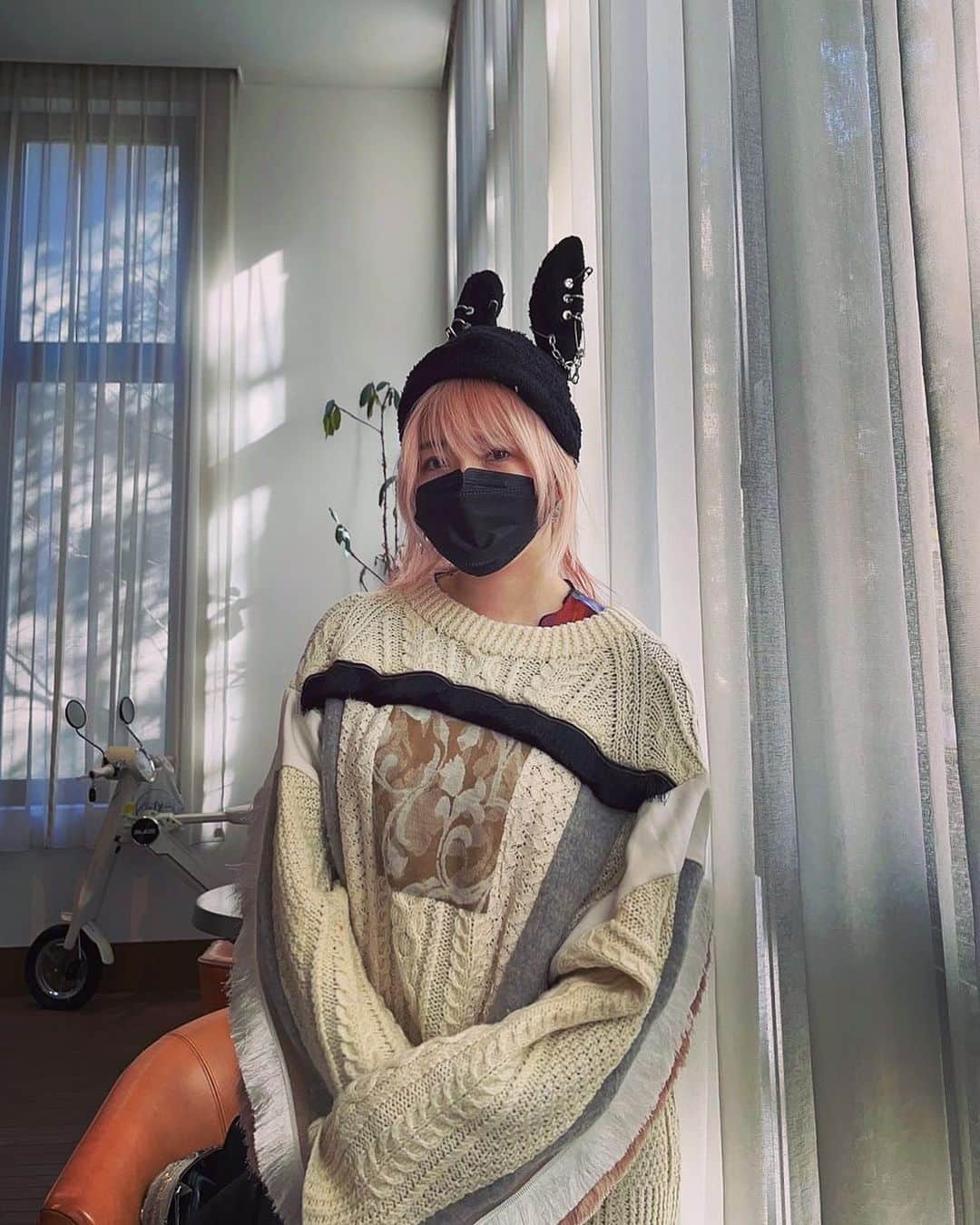 中村未来のインスタグラム：「困ってるように見えるかもしれないけどすごく楽しい時のわたし🐰」
