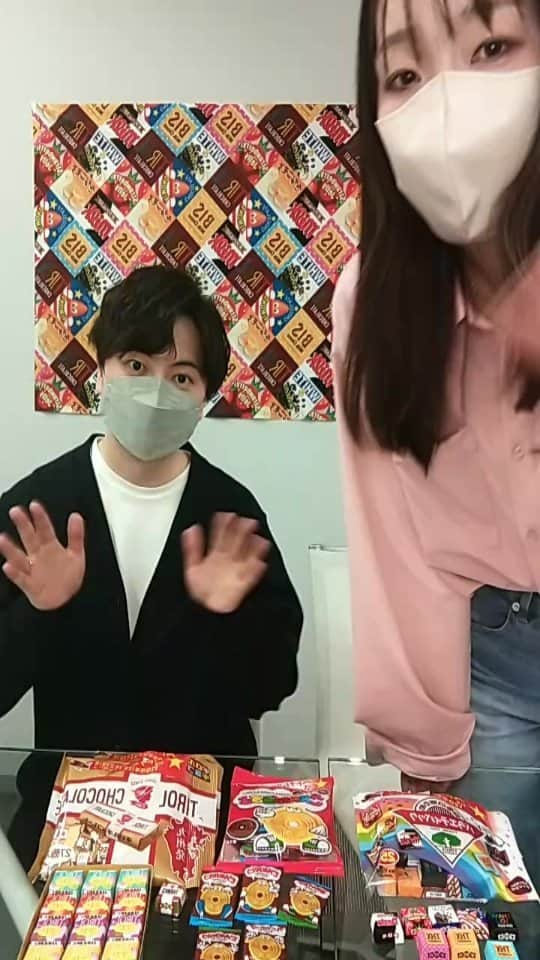 チロルチョコのインスタグラム：「新商品紹介と広報告知と雑談ライブ🤗♥️笑 ゆるりとご覧くださいっ🤞️💓  以下、全て全国発売です✨✨ 【120周年記念商品】 🍫バラエティパック、ごえんがあるよ、ミルクヌガー袋　 →ありがとうデザインの限定パッケージに️なっています！ 🍫ベトナムコーヒー →4/3新発売！苦みと甘さのバランス最高の商品です！  【3/6発売新商品】 🍫北海道ソフト ミルク＆チョコ 🍫メロンパン袋 🍫ビス単品  【広報告知】 動画配信などいろいろご紹介🤞 🍫舞鶴よかとさん @maiduruyokato  🍫長瀬有花さん  ぜひチェックしてください😊❤️❤️」