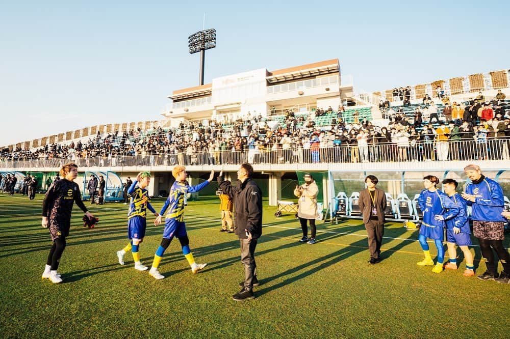 マキヒカさんのインスタグラム写真 - (マキヒカInstagram)「+3🤝🔥⚽️  素晴らしい応援ありがとうございました。おかげで目立ちたがりのマキヒカはフィールドを牛耳ることが出来ました。でも，マキヒカは点が獲りたい。のＫ。よいしょー！景色いいっすね。  #winners #ウィナーズ #MAKIHIKA #M4 #ダビドマキヒカ #efootball #KONAMI  📷 @footgrapher」3月10日 19時58分 - makihika_youtube