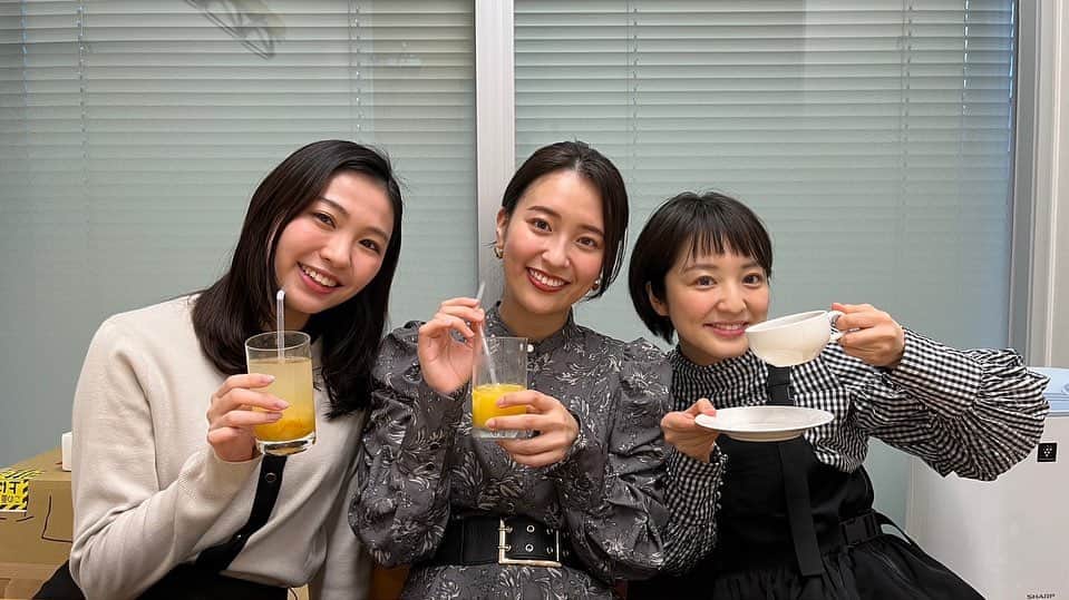 藤林温子のインスタグラム：「. 女子会☕️❤︎ . @kyokayamasaki_  @kaitomiku_  と YouTube撮影をしてきました！ 途中からカメラを忘れて 色んなこと話してましたけど 大丈夫だったかしら🙄🙄？ 写真は どうやったら インパクトのあるサムネイルが撮れるか... と試行錯誤した結果です😏😏 2人ともありがとう！！ #MBSアナウンサー」