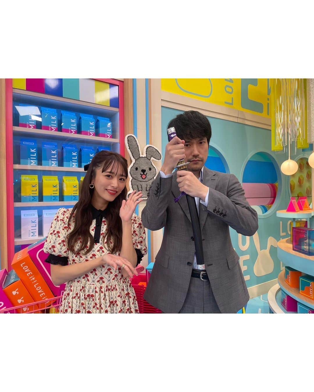 近藤千尋のインスタグラム：「ラヴィット近藤と私服近藤😘💓 今日は #涙活 しました。。 普段の生活で涙活とは程遠いので (ラヴィットでしか泣いてないかもしれない) いつもデトックスさせてもらってます。笑🥹  今日は、オープニングで おすすめの泣けるものだったので 生放送終わりに、まこちんと放心状態🥲  幸せな気持ちの涙でした💕  マカロニえんぴつさん、 松山ケンイチさん 本当にありがとうございました❤️  #金ドラ100よか  に携われて 本当幸せです🥰  ぜひティーバーでも見てね✨✨  あっという間に週末だ❣️ 明日はお休みなので夜更かししようかな🌙🫣  #近藤千尋衣装  one-piece @dreamsisterjane pierce @abiste_official shoes @dianashoespress」