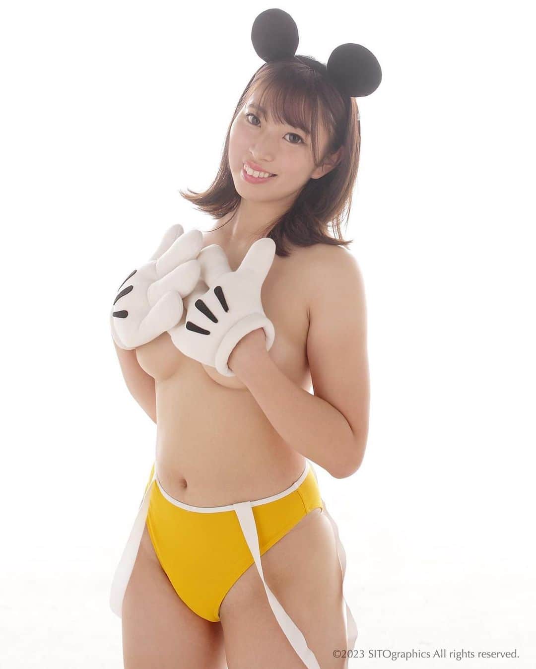 シト山口のインスタグラム：「しろみちゃんイエロー‼︎」