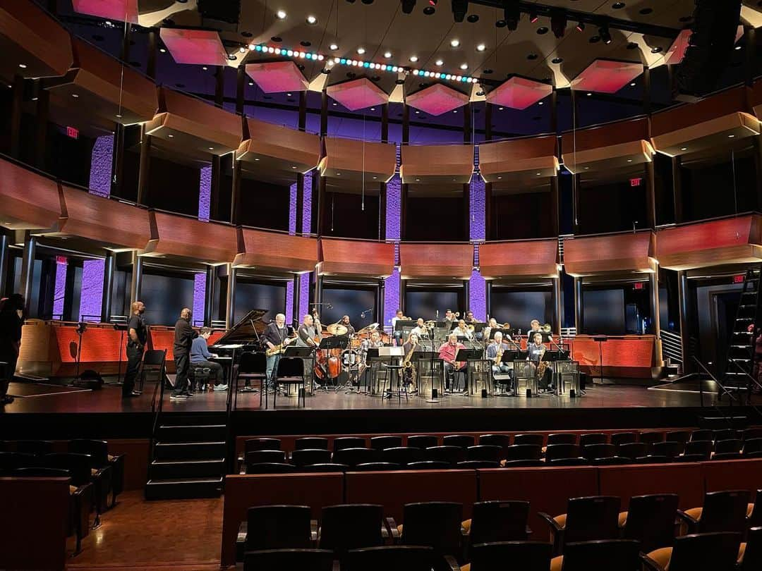 Monday満ちるさんのインスタグラム写真 - (Monday満ちるInstagram)「Jazz at Lincoln Center Orchestra playing my mother’s big band works as part of Women In Jazz with both Mama and Lew guesting tonight and tomorrow evening — pretty epic!」3月11日 7時10分 - mondaymichiru