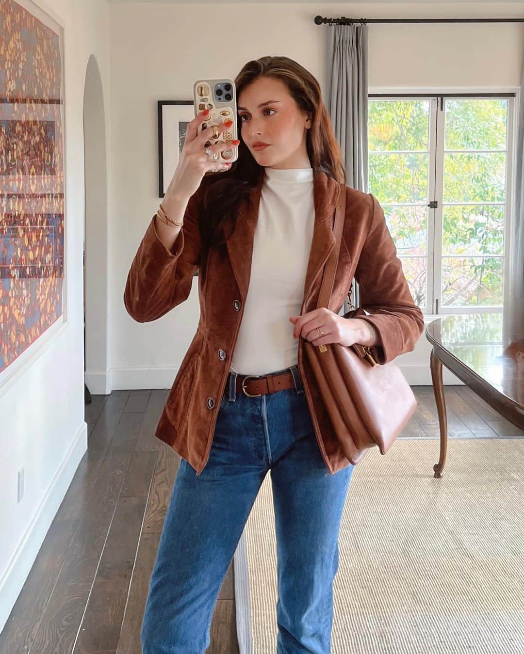 ジェシカ・ジェーン・クレメントのインスタグラム：「Breaking out the vintage leather 🤎」