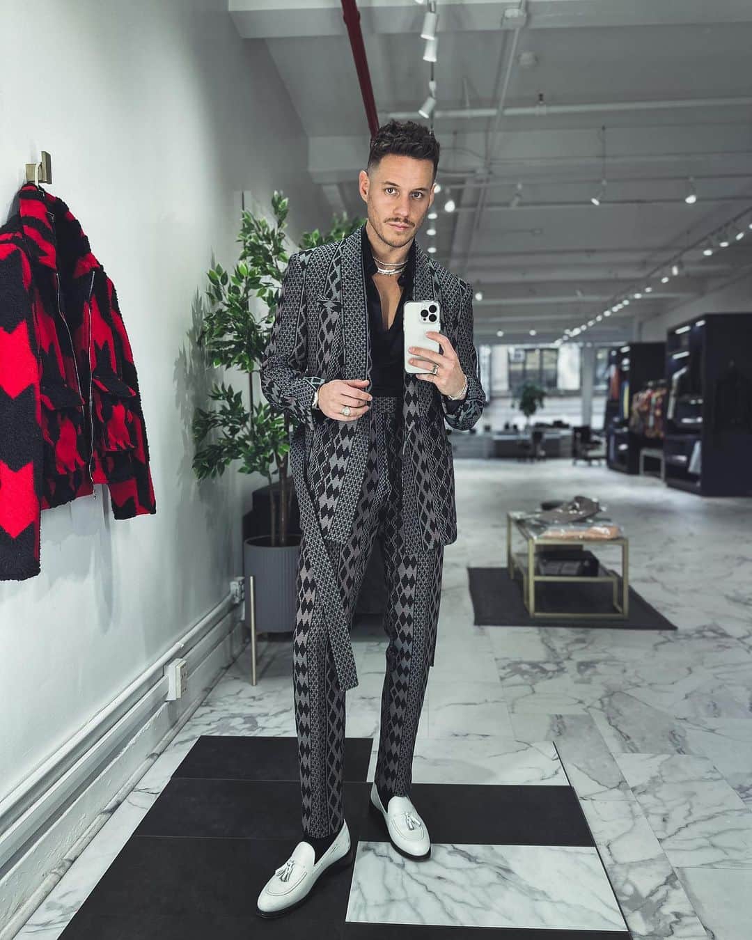 aleksmusikaのインスタグラム：「@musika Showroom 🤳 fit check always needed daily. 🥋 #mensstyle #designer #fitcheck #menscouture」