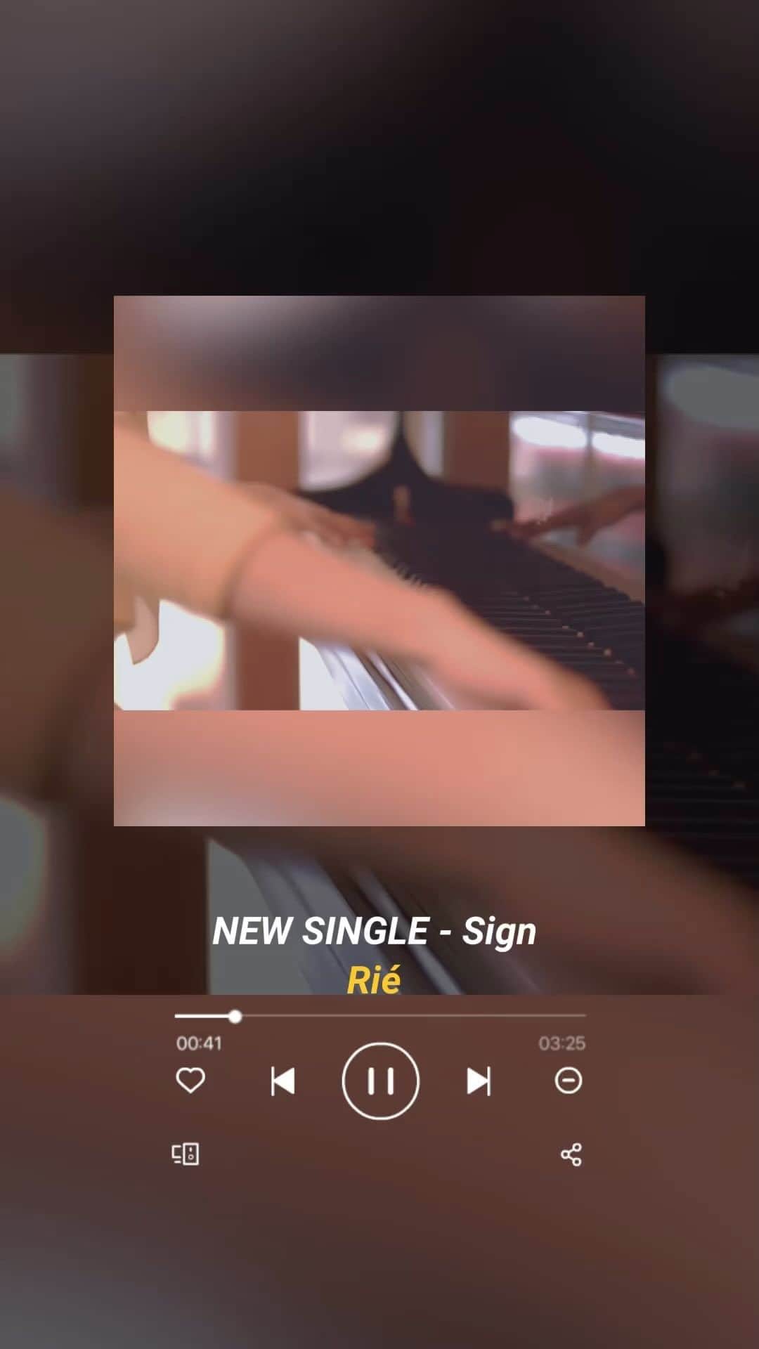 Rie fuのインスタグラム：「New single out now! Rié - Sign “Rié”名義のニューシングルリリース。Available for downloads/ streaming🍎Link from bio🫰🏻」