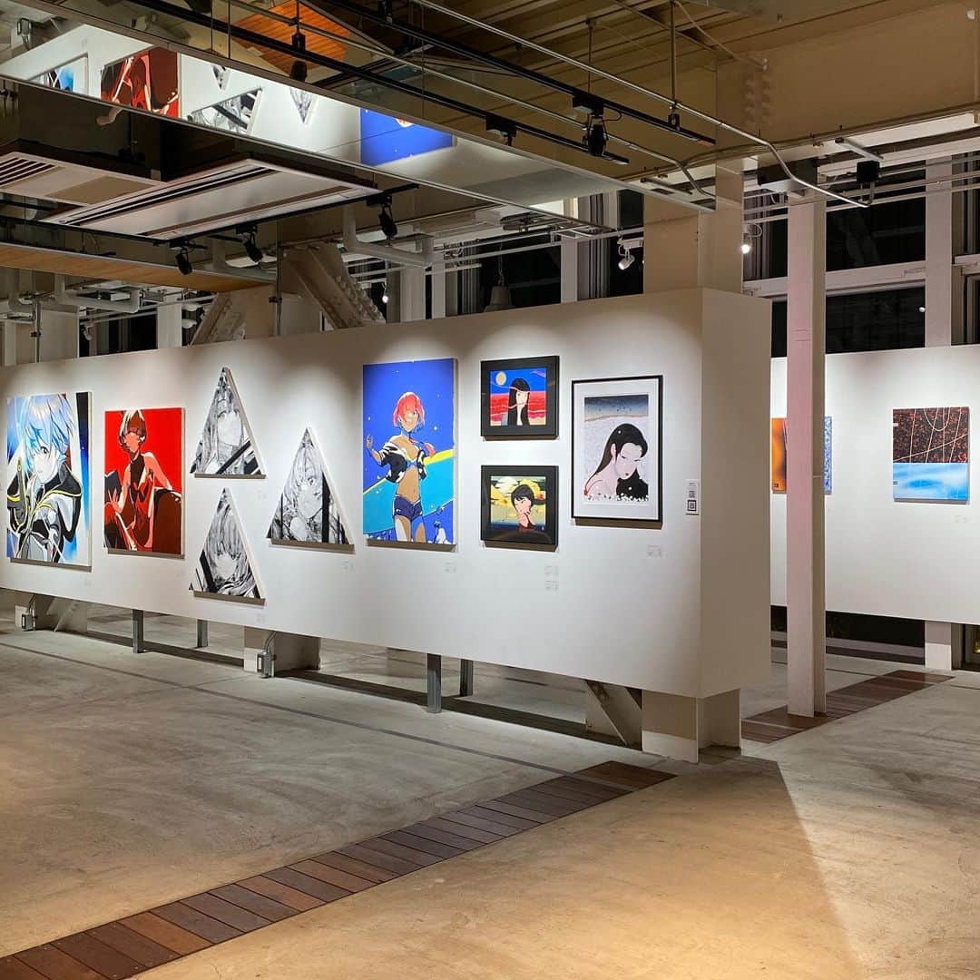 Warehouse TERRADA 寺田倉庫さんのインスタグラム写真 - (Warehouse TERRADA 寺田倉庫Instagram)「エネルギッシュな作品が天王洲に集結  東京・天王洲のWHAT CAFEでは、本日、2023年3月11日（土）より新しい展示が始まります。 今回は、CCCアートラボ、TC Lab、SOMSOC Galleryとのコラボレーションです。 国内外で活躍する若手アーティスト37名の作品が展示される空間で、多様なアートの息吹をお楽しみください。  タイトル：WHAT CAFE EXHIBITION vol.25 企画協力：CCCアートラボ、TC Lab、SOMSOC Gallery 展示期間：2023年3月11日（土）～3月26日（日） 出展アーティスト（敬称略・五十音順） CCCアートラボ：加藤崇亮、久保勝大、Kenta SENEKT、SUGI、田口愛子、谷口洸 SOMSOC Gallery：apapico、静電場朔(Dian)、查克林(Chakurin.Go)、辻修平、RASUKU TC Lab：AOI SHIMIZU、AKIRA、IKU→、Ivan Kwong、Van Lanigh、小野池草介、Kai Nobuyuki、kirari、Geckor、ゴトウダイ、Siukins、SHISHUMANIA、杉本憲一、月乃カエル、Toshiki Asaga、ナカバヤシアリサ、ナカムラトヲル、neuronoa、Maddalena Fanfani、MANABU KISHIMOTO、MANAMI、Maria Maaneskiold、MARINO.、Pau Serramia、巴米乃、Yana Medow  詳しくはこちらから→ @whatcafe_terrada   #寺田倉庫 #warehouseterrada #whatcafe #ワットカフェ #tennoz #天王洲 #artcity #アートシティ#artcafe #art #アート #contemporaryart #現代アート」3月11日 7時01分 - warehouse_terrada