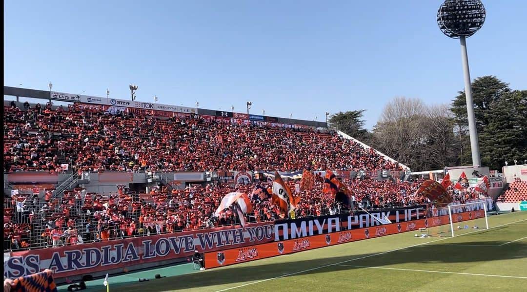 三幸秀稔のインスタグラム：「明日はホーム2試合目！  開幕戦は声出し制限が解除された事もあり、サポーターの皆さんが素晴らしい雰囲気を作ってくれたので 勝ち点3を積み上げられたと思います  また明日も宜しくお願いします‼︎  勝ち点3🤝🔥」