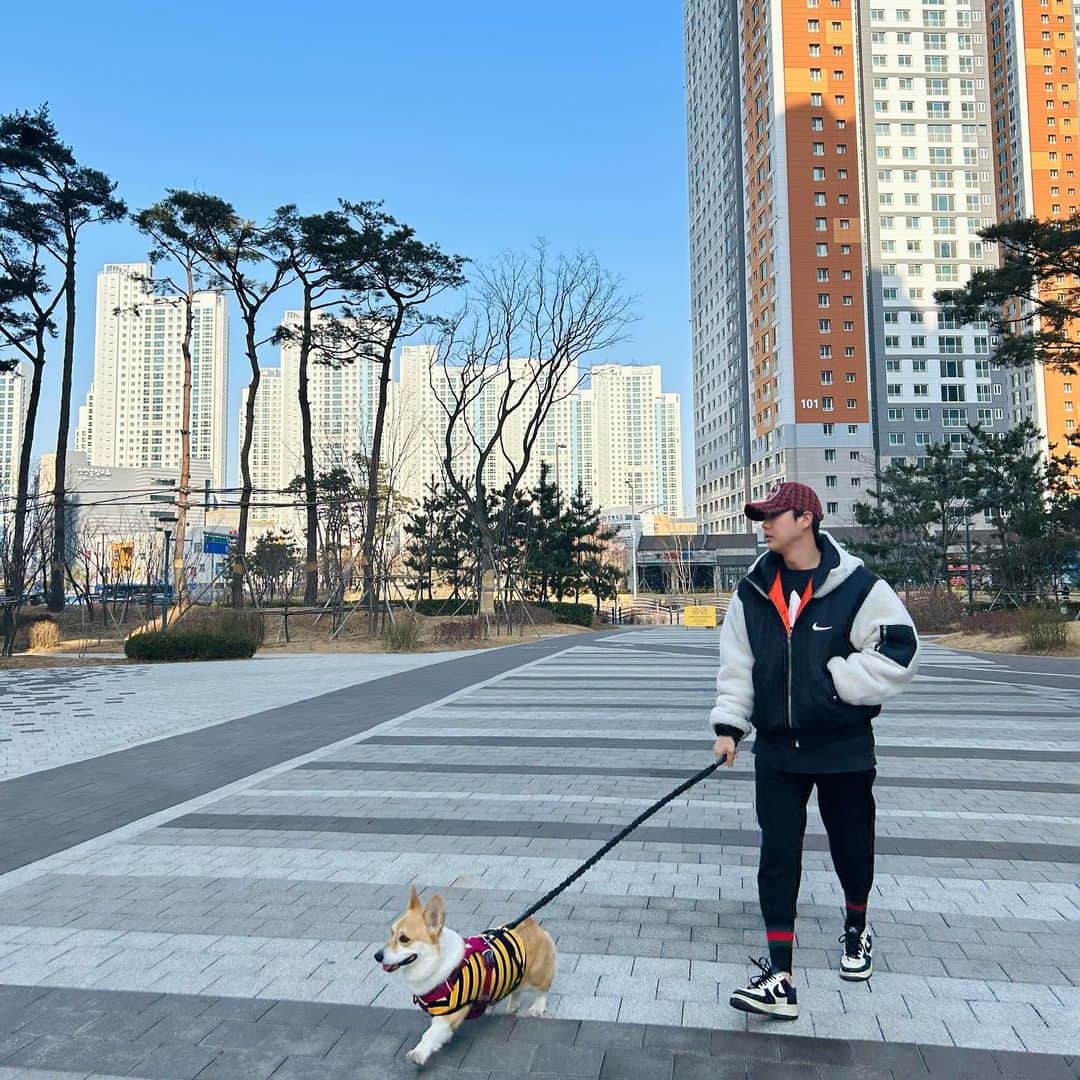 インジュン のインスタグラム：「멍멍~🐶」