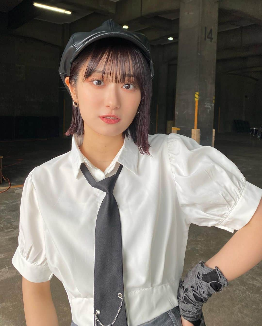 広瀬ちひろさんのインスタグラム写真 - (広瀬ちひろInstagram)「MV off shot part.3🐈‍⬛🖤」3月10日 22時36分 - chi_hirose