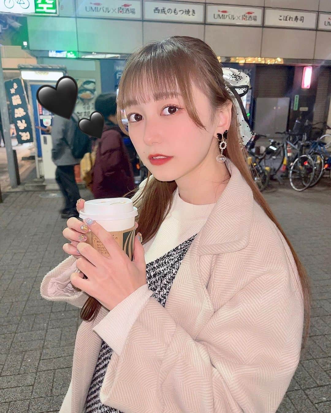 のインスタグラム：「アクセサリー屋さん行くのハマってる🥰 リボンもイヤリングもかわちぇ〜〜〜！ . . . #モノトーンコーデ #骨格ナチュラル #ハーフアップ #redyazel #starbucks #accessory #量産型コーデ #shadowpalette #女の子」
