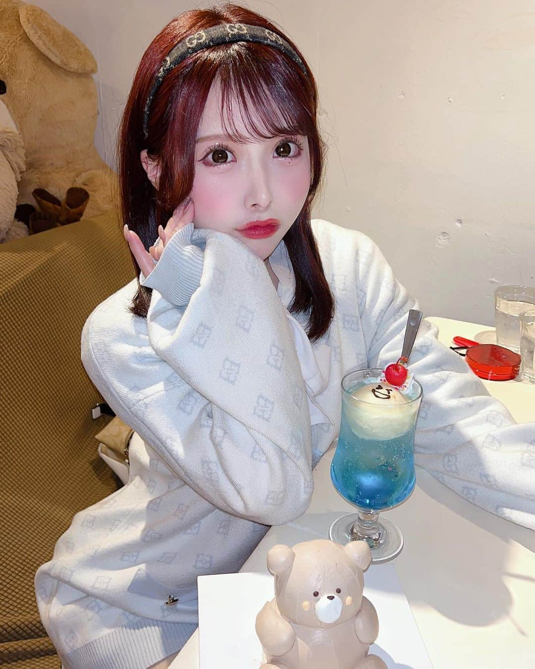 妃美穂のインスタグラム：「🧸🤍  今日も元気に低浮上✌️ , , #可愛い #かわいくなりたい #可愛い子と繋がりたい #セルカ #自撮り #自撮り界隈 #自撮り女子 #量産型ヲタク #量産型 #地雷 #地雷メイク #地雷系女子 #アイドル #地下アイドル #隠しきれないヲタク #ゲーム女子 #引きこもり #引きこもり生活 #ヘアメ #赤髪 #instagood #likesforlike #ふぉろーみー #followme #フォロー大歓迎 #idol #cosplay #韓国好きな人と繋がりたい #女子力向上計画 #カフェ」