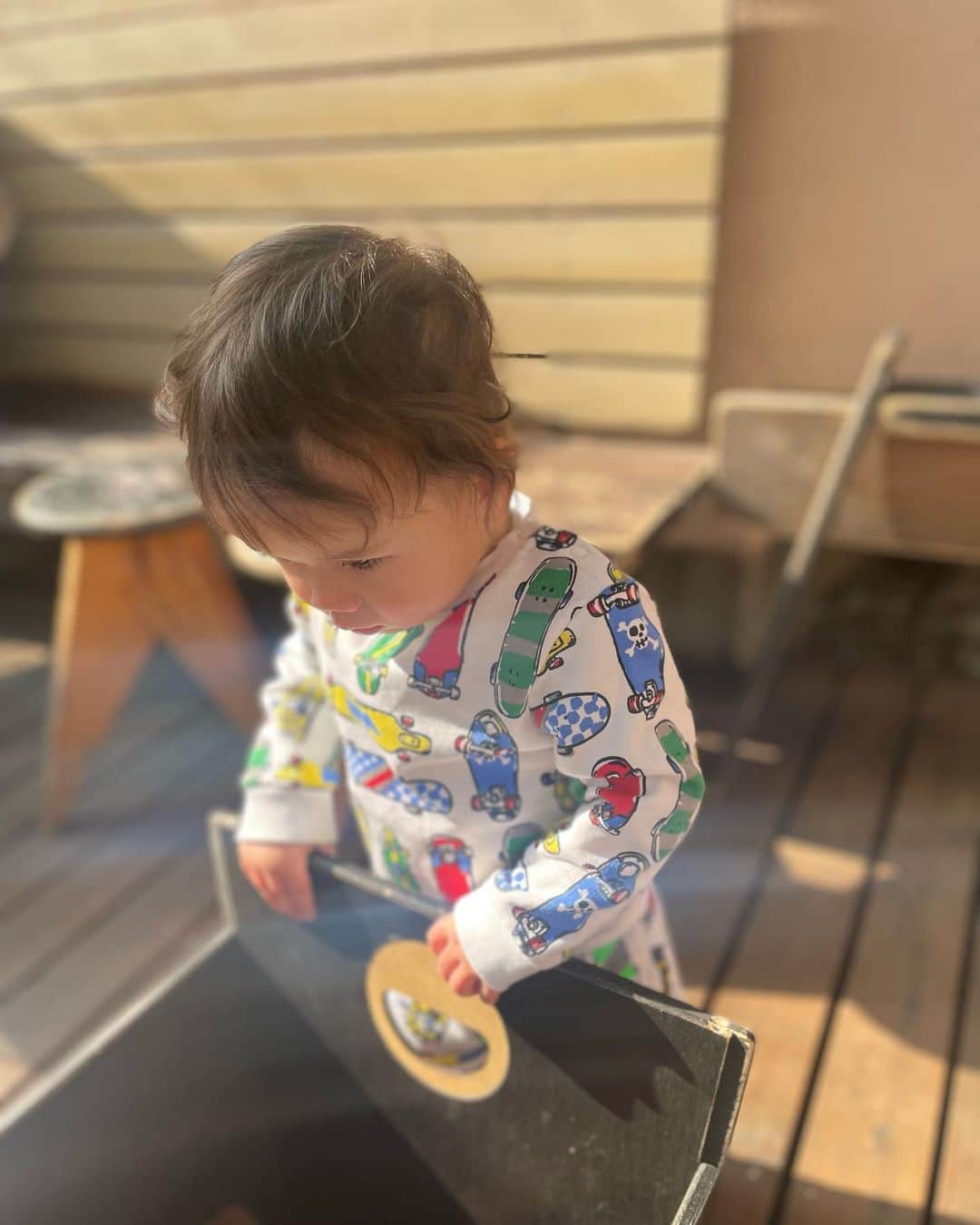 藤本恵理子さんのインスタグラム写真 - (藤本恵理子Instagram)「My little Shohei Otani is working out everyday 💪🏻  連日、ワクワクしながらWBCを見ています⚾️  うちの大谷翔平(←子供への圧が重い。)は母さんに抱っこをせがみ、ぶら下がって背筋を鍛え、全身を使って階段をのぼり、荷物のboxを引きずって日々鍛え備えています。   #wbc #babyboy #boy #son #baby #nike #stellamccartney #oneyearold #worldbaseballclassic #shoheiohtani stellamccartneykids #mamalife #love #赤ちゃん #男の子ママ #男の子ベビー #1歳 #1才 #ママ　#ママライフ #大谷翔平」3月10日 22時59分 - eriko_fujimoto_0802