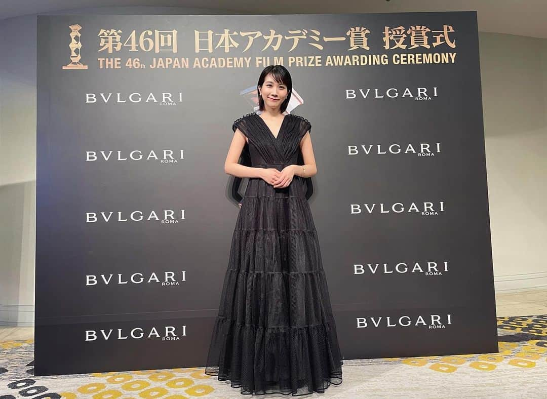 松本穂香さんのインスタグラム写真 - (松本穂香Instagram)「. #日本アカデミー賞  優秀助演女優賞をいただきました！  ありがとうございます！  このあと放送のリエゾン最終回も 必ず見てください👀  #リエゾン  #それがいる森  #松本穂香 #おめでとうまつもと」3月10日 23時05分 - weekly_matsumoto