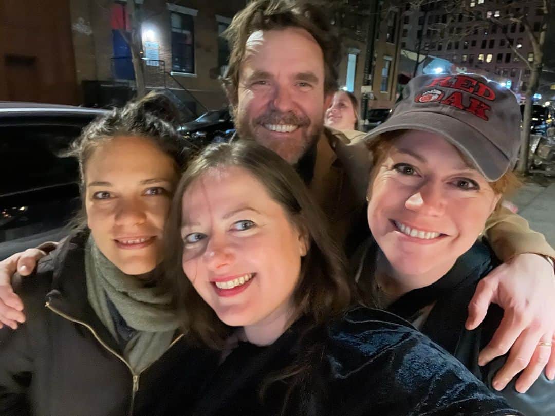 ズザンナ・シャコフスキーのインスタグラム：「Last night we closed #FallRiverFishing. What an extraordinary thing - to make a play with a company that enthusiastically takes chances - on new work, and on me! Finding the kind of love, support and encouragement that I get from @tuckerbent and Susannah Millonzi has changed me. May every artist find such a sense of home and friendship. @debsknox and I are grateful and inspired. Thank you @jamiesmithson27 @t0nyt0rn Diane, crew and everyone @bedlambedlambedlam ❤️」