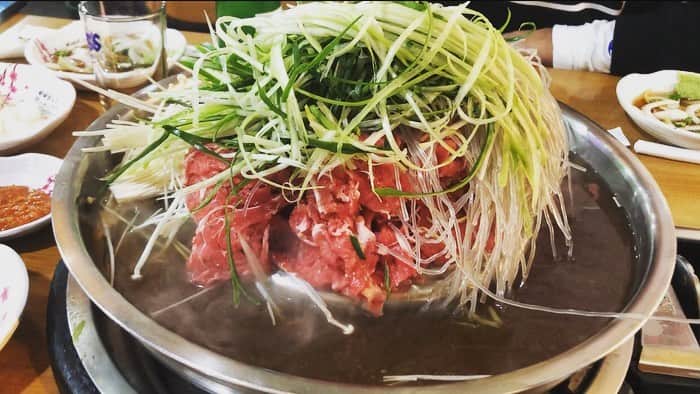 堤太輝さんのインスタグラム写真 - (堤太輝Instagram)「最近、バタバタしてましてインスタ、YouTubeの更新が大変遅くなりました。 【韓国旅行#6】がアップされております。 韓国に行ったらプルコギ食べたいですよね🤤  お肉とネギがモリモリのプルコギです♪  まだ韓国旅行未経験の方、韓国旅行に行かれる際には是非とも『YOBOSEYO LAB』を参考にしてみてください✨ ガチのやつなので、リーズナブルで美味しいお店ばかりですよ♪  高評価ボタン、そしてチャンネル登録、本当にありがとうございます✨  韓国#6まだご覧になってない方はゆる〜くご覧下さい。  大変遅くなりましたが、後ほど深夜0時過ぎに『韓国#7』こっそりアップ致します。 お時間ある時にでも、ゆる〜くご覧下さい。  チャンネル登録、高評価ボタンを押しても決してバチは当たりませんw 逆に徳を積むと思います🌤 よろしくお願い致しますw  『YOBOSEYO LAB』応援よろしくお願い致します。  #YOBOSEYOLAB #ヨボセヨラボ #韓国 #韓国旅行 #韓国料理 #韓国グルメ  #韓国情報  #韓国観光 #東大門 #トンデムン #韓国料理 #韓国プルコギ #プルコギ #トッケビプルコギ #トッケビプルコギ東大門  #海外旅行 #韓国好きな人と仲良くなりたい  #韓国好きな人とつながりたい  #韓国料理好きな人と繋がりたい  #どりあんず堤太輝 #堤太輝 #どりあんず堤のYouTube #YouTubeチャンネル開設しました #お時間ある時にご覧ください」3月10日 23時45分 - 223_taiki