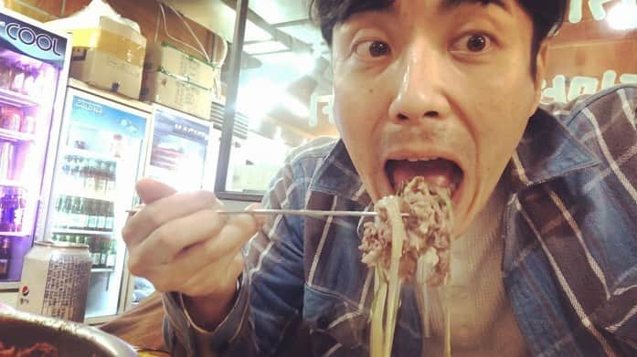 堤太輝さんのインスタグラム写真 - (堤太輝Instagram)「最近、バタバタしてましてインスタ、YouTubeの更新が大変遅くなりました。 【韓国旅行#6】がアップされております。 韓国に行ったらプルコギ食べたいですよね🤤  お肉とネギがモリモリのプルコギです♪  まだ韓国旅行未経験の方、韓国旅行に行かれる際には是非とも『YOBOSEYO LAB』を参考にしてみてください✨ ガチのやつなので、リーズナブルで美味しいお店ばかりですよ♪  高評価ボタン、そしてチャンネル登録、本当にありがとうございます✨  韓国#6まだご覧になってない方はゆる〜くご覧下さい。  大変遅くなりましたが、後ほど深夜0時過ぎに『韓国#7』こっそりアップ致します。 お時間ある時にでも、ゆる〜くご覧下さい。  チャンネル登録、高評価ボタンを押しても決してバチは当たりませんw 逆に徳を積むと思います🌤 よろしくお願い致しますw  『YOBOSEYO LAB』応援よろしくお願い致します。  #YOBOSEYOLAB #ヨボセヨラボ #韓国 #韓国旅行 #韓国料理 #韓国グルメ  #韓国情報  #韓国観光 #東大門 #トンデムン #韓国料理 #韓国プルコギ #プルコギ #トッケビプルコギ #トッケビプルコギ東大門  #海外旅行 #韓国好きな人と仲良くなりたい  #韓国好きな人とつながりたい  #韓国料理好きな人と繋がりたい  #どりあんず堤太輝 #堤太輝 #どりあんず堤のYouTube #YouTubeチャンネル開設しました #お時間ある時にご覧ください」3月10日 23時45分 - 223_taiki
