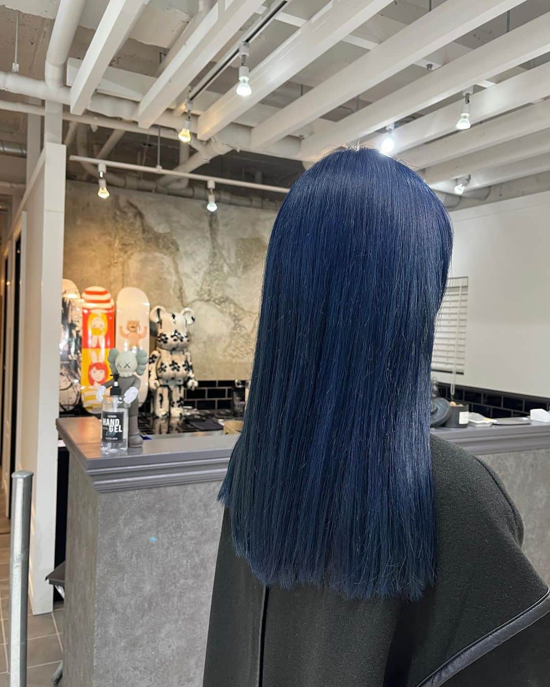 藤村玲衣のインスタグラム：「💙💙💙💙💙  #ブルーヘア」