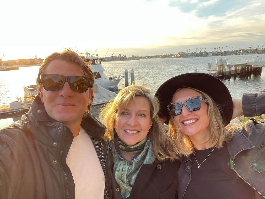 トニー・アゼベドのインスタグラム：「Happy Bday Mom 😊」