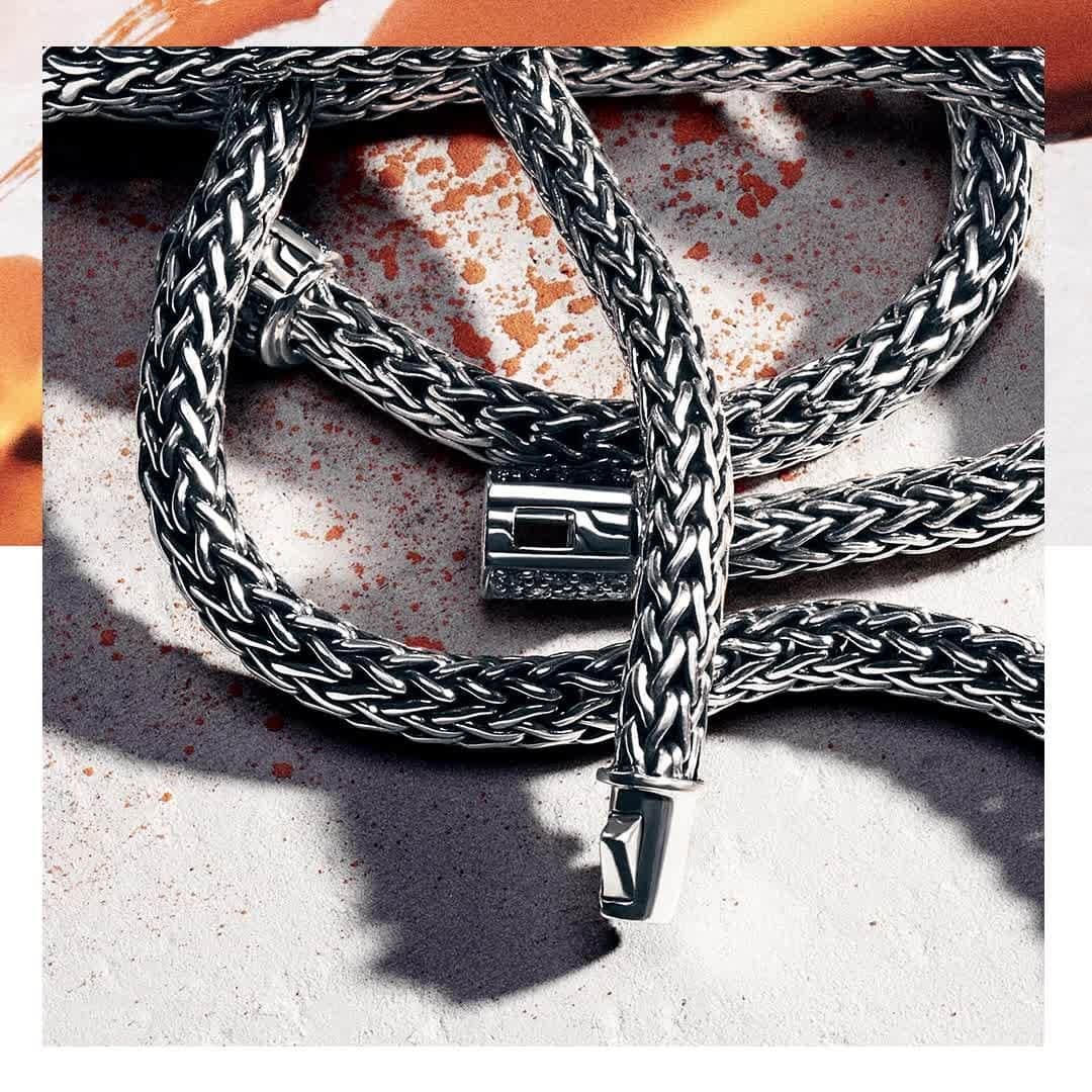 ジョン ハーディーのインスタグラム：「Bold expression.​ #johnhardyicon」