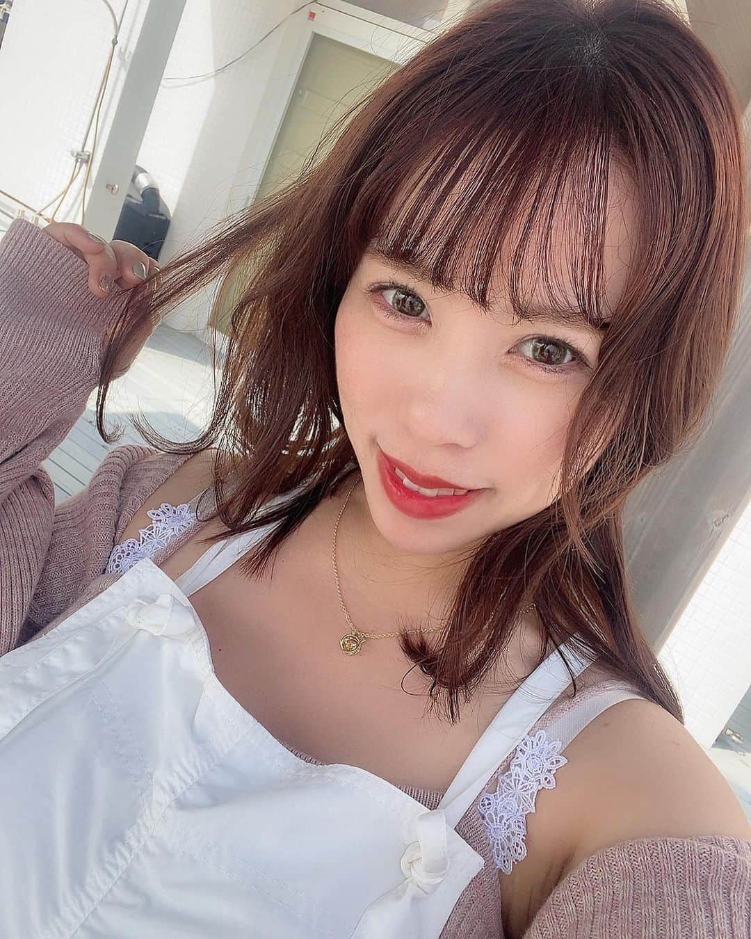 河西あみさんのインスタグラム写真 - (河西あみInstagram)「福津に写真撮りにいってきたよー！！！  地元です！！笑 いい所なので遊びに来てください！🦐  福岡は20度超えてて夏でした。 そちらは？？  #japan  #japanese  #ｓｉｎｇｌｅ  #mam  #菜の花畑」3月11日 0時18分 - ami_kasai_japan
