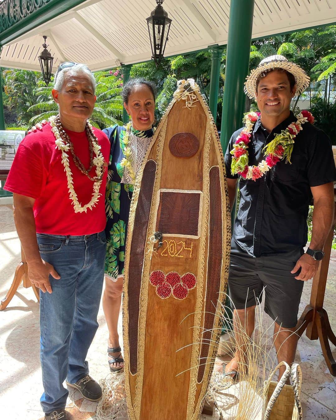 ミシェル・ボレーズのインスタグラム：「Merci à tout les jeunes des CJA de toute nos îles pour avoir crée des planches de surf unique . Ayant fait parti du jury , le choix a été très difficile. Félicitations aux jeunes de atuona pour votre première place 🥇. Félicitations à tout les autres pour avoir su faire refléter les JO dans votre art . Vous avez tous un bel avenir en vous 🙏🏼」